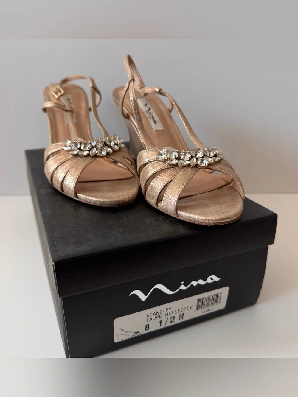 Nina Viani Dress Wedge Heel Sandal, Metallic Taupe Gold, Crystal Accents, sz 8.5